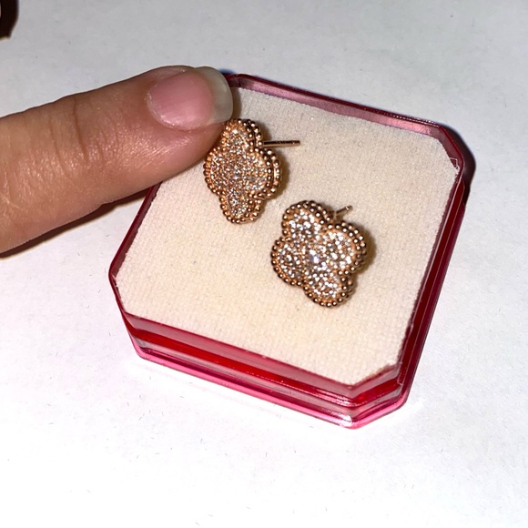 Statement Earring. Rose gold. swarovski encrusted - Picture 3 of 4